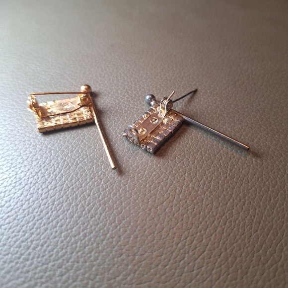 Pair Of Rhinestone‎ American Flag Brooch Pins With Gold & Silver Tones - Picture 6 of 8